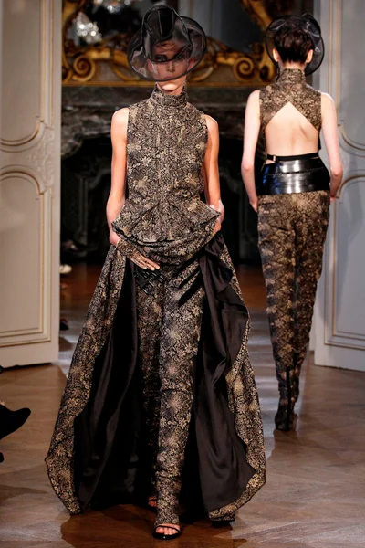 Look 14